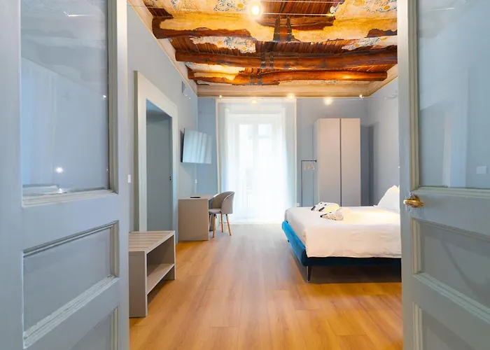 Апартаменты Il Disinganno - Elegant Historic In The Center Неаполь